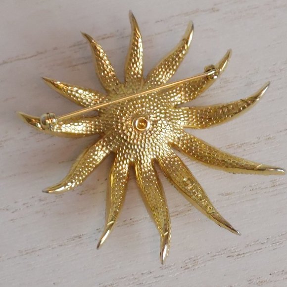 Vintage Marcel Boucher Brooch #7441 Gold Floral with Faux Pearl Center - Picture 10 of 10